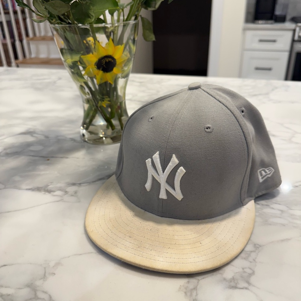 New Era Gray Fitted 7 3/8 Cap MLB NY Yankees